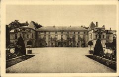 VINTAGE POSTCARD Malmaison the Castle frontage Is and Court D Honneur