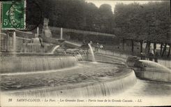 Nube santa de la POSTAL de la VENDIMIA el parque pieza baja del agua grande de la cascada grande