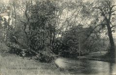 La POSTAL Parc de la VENDIMIA de Villeneuve L arbol duerme