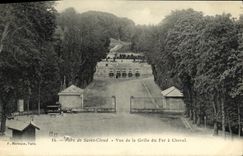 VINTAGE POSTCARD Parc of Saint Cloud Vue of the Grid of the Horseshoe
