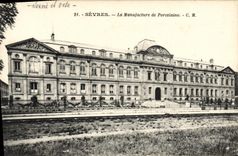 VINTAGE POSTCARD Seals Park Porcelain factory