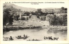 CPA Saint Cloud Le Parc Avant la Revolution Francaise La Grande Cascade et le chateau Vue generale