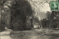 VINTAGE POSTCARD Holy Cloud in the park