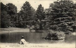 VINTAGE POSTCARD Holy Cloud the Park the Lake Trocadero