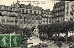 La POSTAL Levallois Perret Jardins de la VENDIMIA del ayuntamiento Ststue tiene L Essor
