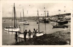 CPM Cancale Le Port a maree haute Bateau 