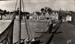 CPM Cancale La jetee de la Houle et le quai Gambetta 