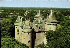 CPM Combourg En Avion Au Dessus Du Chateau