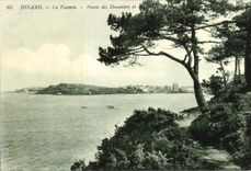 VINTAGE POSTCARD Dinard the Viscount Points Customs officers and St Servan