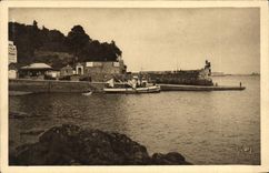 CPA Dinard La Cale L Embarcadere des Vedettes Bateau