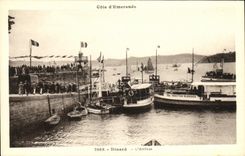 CPA Dinard L Arrivee Bateaux Les vedettes blanches 