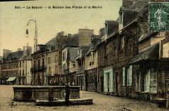 CPA Dol Le Basin la Maison des Plaids et la Mairie