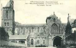 CPA Dol de Bretagne La Cathedrale cote Est