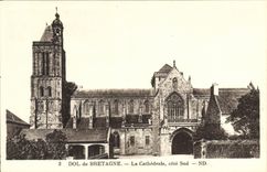 CPA Dol de Bretagne La Cathedrale cote Sud 