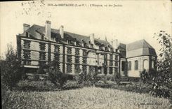CPA Dol de Bretagne L Hospice vu des Jardins
