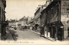 CPA Dol La Grande Rue et la Bassin
