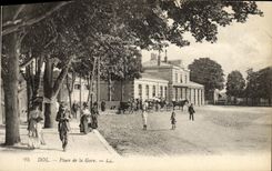 CPA Dol Place de la Gare