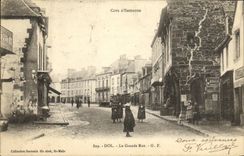 CPA Dol de Bretagne La Grande Rue Enfants