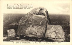 CPA Dol de Bretagne Le Mont Dol Le siege du diable