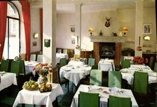 CPM Restaurant des Voyageurs Fougeres Une sale a manger