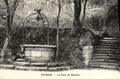 CPA Fougeres La Puits du Chateau Enfant