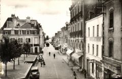 CPM Redon La Rue des Douves Hotel de l Ouest