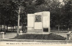 CPA Redon Monument eleve a la memoire des Soldats morts pour la France Militaria