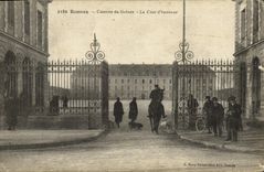 CPA Rennes Cascarne de Guines La Cour d honneur Militaria Cheval