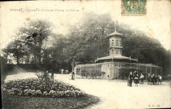 CPA Rennes Un coin du Jardin des plantes La Voliere oiseaux Enfants