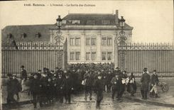 CPA Rennes Caserne de L Arsenal Sortie des ouvriers TOP