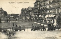 CPA Rennes La Place de la Republique et les nouveaux jardins sur la vilaine 