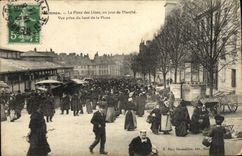 CPA Rennes La Place des Lices Un Jour de Marche Vue prise du haut de la place TOP