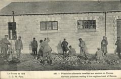 CPA Rennes Prisonniers allemands aux environs de Rennes Militaria 