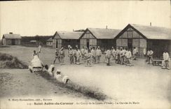 CPA St Aubin Du Cormier Au Camp de la Lande d Ouee La corvee du matin Militaria 
