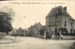 CPA St Aubin Du Cormier La poste et la rue des Douves