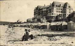 VINTAGE POSTCARD Holy Lunar the Large Hotel and the Beach