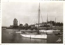 CPM Saint Servan sur Mer Le Port et la Tour Solidor Bateau 