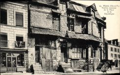 VINTAGE POSTCARD Pane Old women Houses of the Place of the Republic