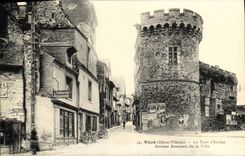 CPA Vitre La Tour d Embas Anciens remparts de la ville Theard Mecanicien Velo