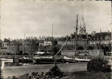 CPM Saint Malo La Grand Porte Et Les Bassins Bateaux 