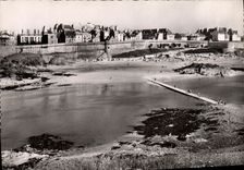 CPM Saint Malo La Plage Bon Secours Vue Du Grand Bey
