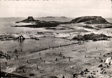 CPM St Malo Vue de la Plage Bonsecours