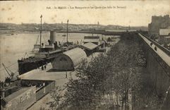 CPA Saint Malo Les remparts et les Quais au loin St Servan Bateau