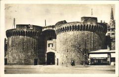 VINTAGE POSTCARD St Malo the Large Gate