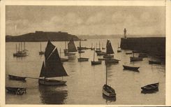 VINTAGE POSTCARD St Malo a Corner of the Port Boats