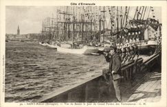 CPA Saint Malo Vue Du Bassin le Jour du Grand pardon des Terreneuvas Bateaux Voiliers 