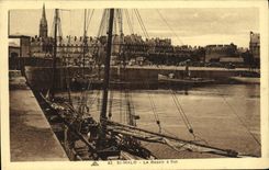 CPA Saint Malo Le Bassin a flot Bateaux 