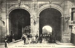 CPA Saint Malo Porte Saint Vincent Vue Interieure Enfants