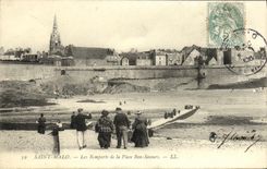 CPA Saint Malo Les Remparts de la Place Bon Secours