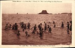 CPA Saint Malo Le Petit Bey L heure du Bain sur la lage de Bon Secours